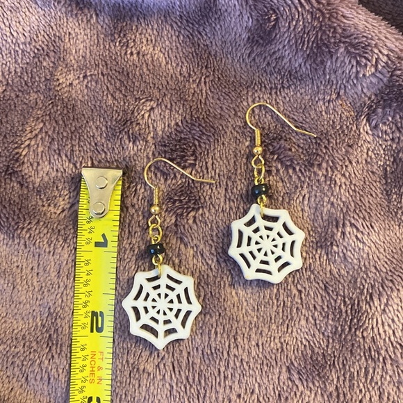 Jewelry - New No Tag Spiderweb Earrings Black Plastic Bead White Web Gold Colored Metal